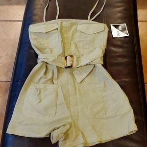Super cute linen belted romper... BRAND NEW!